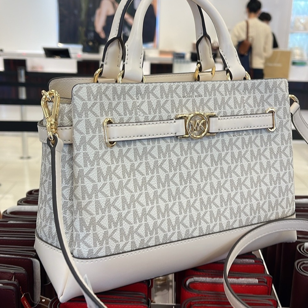 Michael Kors Reed Sm Belted Logo Satchel Crossbody CZip Bag
Lt Cream Multi 
NWT